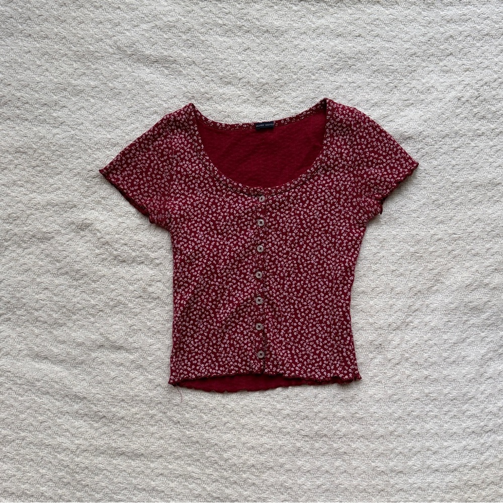 Brandy Melville Women's Scoop Neck Button-Front Floral Crop Top